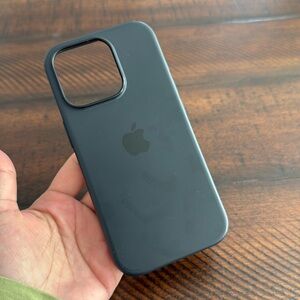 Iphone 16 pro black case Apple